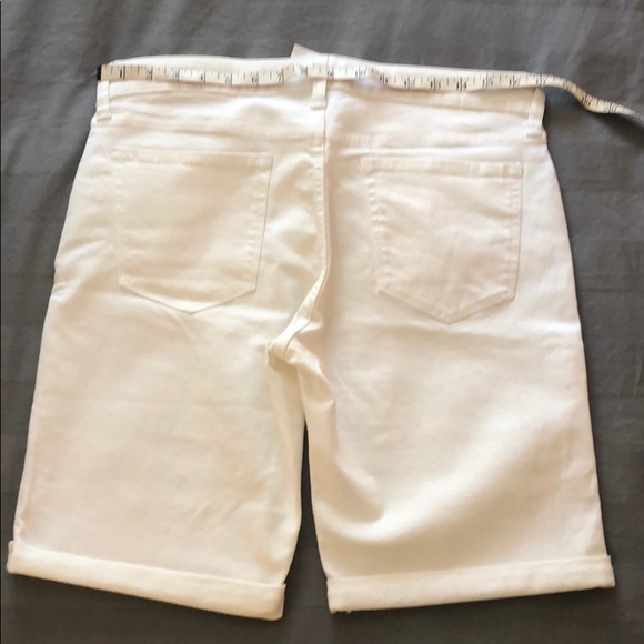 Banana Republic White Denim shorts. Sz 31/12 NWT. - Picture 7 of 7